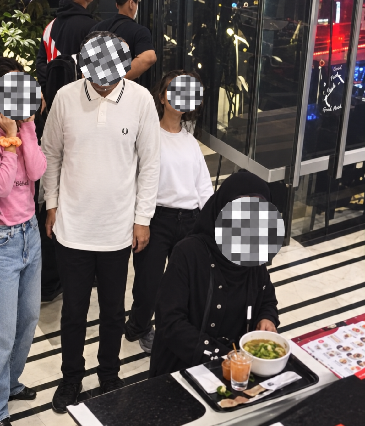 Kronologi Pengunjung Perempuan Ditendang Saat Antre di Senayan City karena Dianggap Ganggu Orang Makan